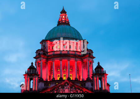 Belfast City Hall éclairé Banque D'Images