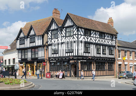 Noir et blanc vieux bâtiment à colombages qui est aujourd'hui le Costa Coffee dans Bridge Street, Stratford-upon-Avon Banque D'Images