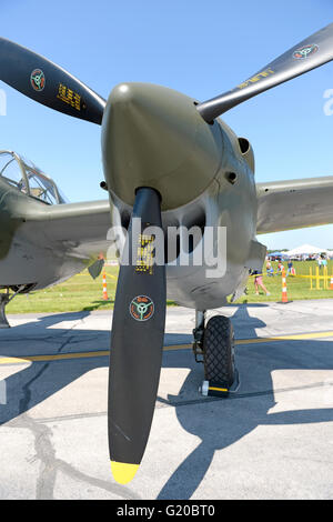 Saint Louis, MO, USA - 15 mai 2016 : P-38 Lightning sur l'affichage à l'Esprit de Saint Louis air show à Saint Louis, Missouri. Banque D'Images