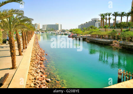 La ville d'Eilat, près de la mer. Marina et yacht club Banque D'Images