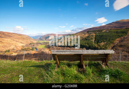 Vue vers la tête du Loch Broom et la ville de Ullapool, Wester Ross Scotland UK Banque D'Images