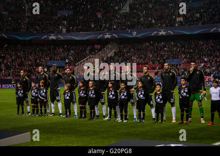 Line up de la Juventus avant de l'UEFA Champions League Groupe D match de football entre le FC Séville et la Juventus au stade Ramon Sanchez Pizjuan de Séville, Espagne, le 8 décembre, 2015 Banque D'Images