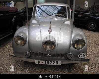 Prague, République tchèque. Vintage 1936 Tatra 87 au Musée Technique National. Tatra 87 était une voiture innovatrice pour son époque feat Banque D'Images