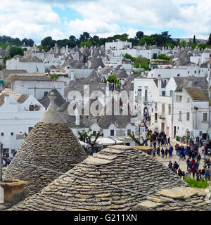 Vue sur les trulli d'Alberobello, Italie Pouilles Banque D'Images