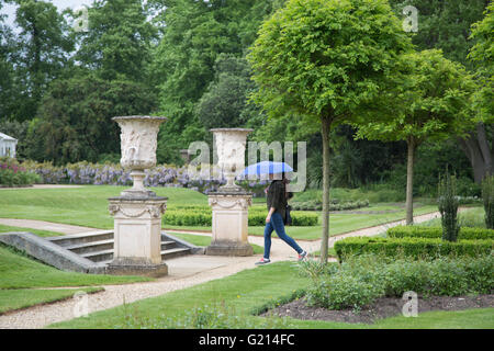 Londres, Royaume-Uni. 21 mai, 2016. Hier et aujourd'hui photos des motifs de Chiswick House à l'ouest de Londres, 50 ans après les Beatles a fait l'histoire de la musique pop avec leurs vidéos pour "Paperback Writer" et "Rain" tourné le 20 mai 1966 : Crédit photographique à vue/Alamy Live News Banque D'Images