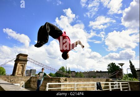 Glasgow, Ecosse, Royaume-Uni. 21 mai, 2016. Représentants de la discipline de formation pratiquer leur art sur Broomielaw de Glasgow. Crédit : Tony Clerkson/Alamy Live News Banque D'Images