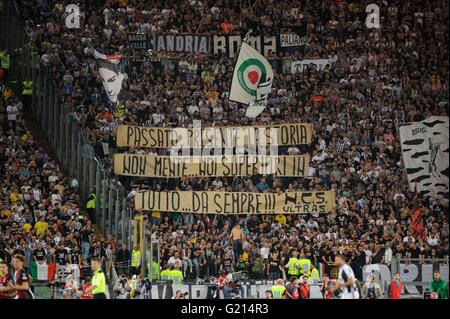 Stadio Olimpico, Rome, Italie. 21 mai, 2016. Coppa Italia final. L'AC Milan contre la Juventus. Fans de la Juventus © Plus Sport Action/Alamy Live News Banque D'Images