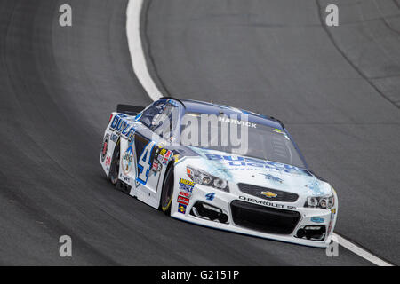 Concord, NC, USA. 21 mai, 2016. Kevin Harvick (4) pratiques pour le Sprint All-Star Race au Charlotte Motor Speedway à Concord, NC. Credit : csm/Alamy Live News Banque D'Images