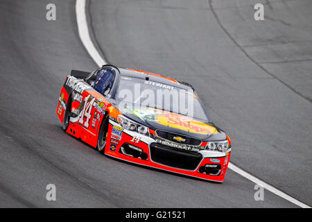 Concord, NC, USA. 21 mai, 2016. Tony Stewart (14) pratiques pour le Sprint All-Star Race au Charlotte Motor Speedway à Concord, NC. Credit : csm/Alamy Live News Banque D'Images