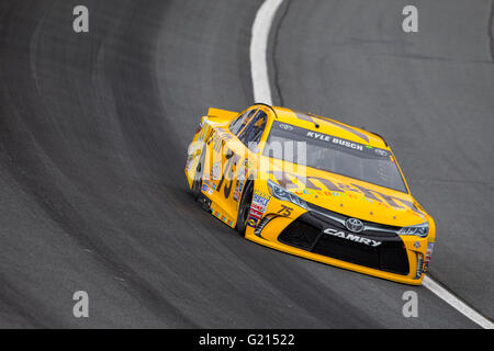 Concord, NC, USA. 21 mai, 2016. Kyle Busch (75) pratiques pour le Sprint All-Star Race au Charlotte Motor Speedway à Concord, NC. Credit : csm/Alamy Live News Banque D'Images