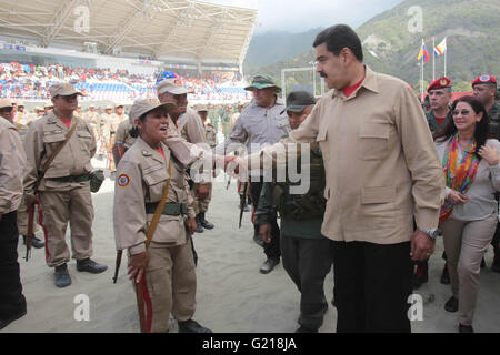 Vargas, Venezuela. 21 mai, 2016. Photo fournie par la Présidence du Venezuela montre le président vénézuélien Nicolas Maduro (R) participant à l'indépendance de l'exercice 2016 dans l'État de Vargas, au Venezuela, le 21 mai 2016. © Présidence du Venezuela/Xinhua/Alamy Live News Banque D'Images