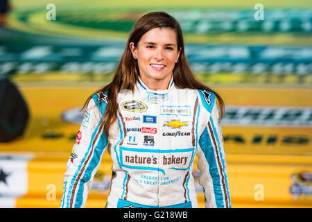 Concord, Caroline du Nord, l'Espagne. 21 mai, 2016. Pilote de NASCAR Danica Patrick # 10 au cours de la NASCAR Sprint Cup Series All-Star Race le samedi 21 mai 2016 au Charlotte Motor Speedway à Concord, NC. Credit : Cal Sport Media/Alamy Live News Banque D'Images