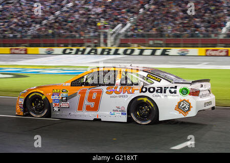 Concord, Caroline du Nord, l'Espagne. 21 mai, 2016. Le pilote de NASCAR Carl Edwards # 19 au cours de la NASCAR Sprint Cup Series All-Star Race le samedi 21 mai 2016 au Charlotte Motor Speedway à Concord, NC. Credit : Cal Sport Media/Alamy Live News Banque D'Images