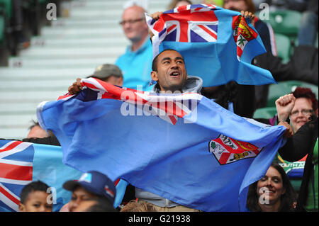 Londres, Royaume-Uni. 21 mai, 2016. Un ventilateur Fidji enthousiaste qui agitait un drapeau dans les stands que les Fidji, jouer l'Australie à la série mondiale de HSBC Le rugby à 7 qui a eu lieu dans le stade de Twickenham, London, UK. Les Fidji a gagné le match 26-0. Crédit : Michael Preston/Alamy Live News Banque D'Images