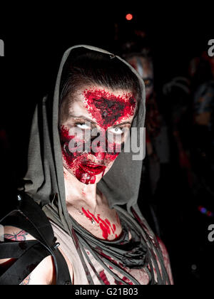 Bologne, Italie. 21 mai, 2016. Zombies au Bologna Zombie Walk. Des gens habillés comme des zombies au cours de la parade dans les rues du centre de Bologne. Crédit : Carlo Amodeo/Alamy Live News Banque D'Images