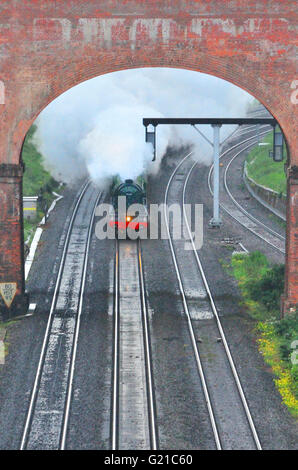 Près de Reading, Berkshire, Royaume-Uni. 21 mai, 2016. The Flying Scotsman jusqu'à la vapeur la lecture vers Détroit à Twyford 19.14 CEST rappelant une scène typique du 1930/ 1940 à l'ère de la grande époque de Transport à vapeur , le train spécial's run vu vapeur par la vallée de la Tamise, et un aller-retour via Southampton et retour à Londres Paddington peu avant 21:40.CEST . Banque D'Images