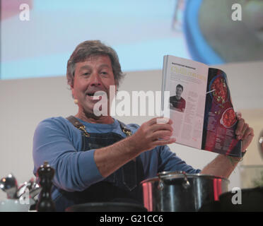 London.UK 22.mai.2016.Master Chef le juge John Torode et voyageur passionné à la recherche de différents aliments de partout dans le monde, à la BBC Good Food Summer in the City 2016 Coke,un chili con carne vivent dans le surchauffeur @Paul/Quezada-Neiman Alamy Live News Banque D'Images