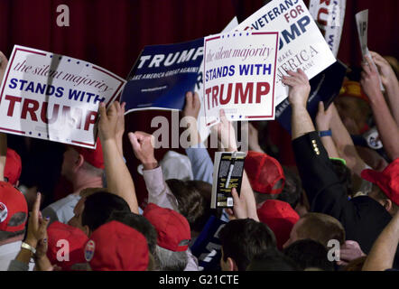 Lawrenceville, New Jersey, USA. 19 mai, 2016. Présomption de Donald Trump candidat GOP assiste à un 19 mai, 2016 Activité de financement avec NJ Gov. Chris Christie à Lawrenceville National Guard Armory dans Lawrence Township, NJ © Bastiaan Slabbers/ZUMA/Alamy Fil Live News Banque D'Images