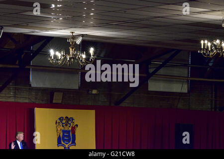 Lawrenceville, New Jersey, USA. 19 mai, 2016. Présomption de Donald Trump candidat GOP assiste à un 19 mai, 2016 Activité de financement avec NJ Gov. Chris Christie à Lawrenceville National Guard Armory dans Lawrence Township, NJ © Bastiaan Slabbers/ZUMA/Alamy Fil Live News Banque D'Images