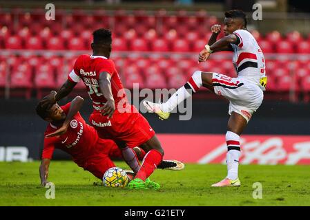 SAO PAULO, BRÉSIL - 05/22/2016 : SAO PAULO X Kelvin à l'échelle internationale S ?o Paulo pendant le match entre S ?o Paulo contre l'Internacional, la première manche du Championnat 2016, qui a eu lieu à l'Estadio Cicero Pompeu de Toledo, connu sous le nom de Morumbi Stadium, dans la zone sud de. (Photo : Mauricio Rummens / FotoArena) Banque D'Images