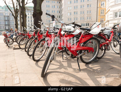 Hambourg StadtRAD location station sur le lac Inner Alster, Hamburg, Allemagne Banque D'Images