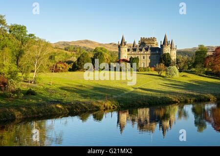 Une image en couleur prises au cours de l'été le célèbre château d'Inveraray Banque D'Images