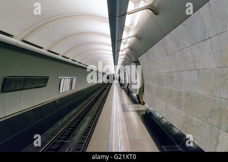 Moscou, Russie - le 29 mars 2016 : Plate-forme "internationaux" de la station de métro de Moscou. Banque D'Images