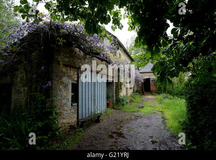 Une vue générale de la maison de l'assurance britannique Patricia Wilson dans les Landes basses près de Vabre-Tizac, sud ouest de la France, comme l'essai de Jean-Louis Cayrou, l'homme accusé de son meurtre, a commencé à Rodez. Banque D'Images