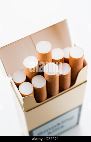 Paquets de dix cigarettes maintenant interdit de mai 21e 2017 dans le cadre de l'Union européenne Directive sur les produits du tabac du 20 mai 2016 Banque D'Images