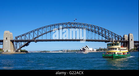 Sydney Harbour Bridge et de Ferry Point Sydney NSW Australie MCMAHON Banque D'Images