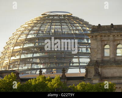 Berlin - Allemagne. Coupole du Reichstag conçu par Sir Norman Foster Banque D'Images