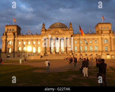 Berlin - Allemagne. Reichtag, bâtiment du parlement allemand totalement restauré après la destruction partielle pendant la fin de la DEUXIÈME GUERRE MONDIALE. E Banque D'Images