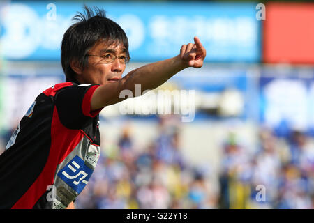 Kashiwa's stadium depuis le séisme d'avril. 22 mai, 2016. Hiroyuki Kiyokawa (Roasso), le 22 mai 2016 - Football : 2016 J2 match de championnat entre Roasso Kumamoto 0-1 Mito Hollyhock Hitachi à Kashiwa Stadium, Chiba, Japon. Kumamoto joué leur premier match au 'Accueil' du stade de Kashiwa depuis le séisme d'avril. © Ito Shingo/AFLO SPORT/Alamy Live News Banque D'Images