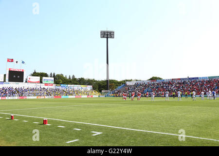 Kashiwa's stadium depuis le séisme d'avril. 22 mai, 2016. Vue générale, le 22 mai 2016 - Football : 2016 J2 match de championnat entre Roasso Kumamoto 0-1 Mito Hollyhock Hitachi à Kashiwa Stadium, Chiba, Japon. Kumamoto joué leur premier match au 'Accueil' du stade de Kashiwa depuis le séisme d'avril. © Ito Shingo/AFLO SPORT/Alamy Live News Banque D'Images