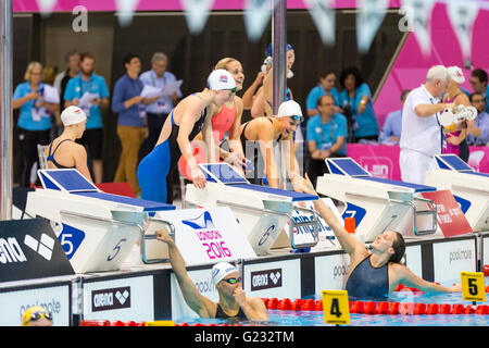 Centre aquatique, London, UK, 22 mai 2016. LEN Championnats de natation européenne. Women's 4x100 relais quatre nages. Go équipe gagner la médaille d'or en 3:58,57 et célébrer à l'arrivée de la course. L'équipe britannique sont Francesca Halsall, Kathleen Dawson, Chloe Tutton et Siobhan-Marie O'Connor dans cette course. Banque D'Images