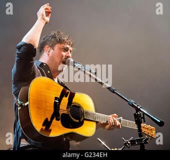 Groupe de rock britannique Mumford & Sons effectue à Prague, République tchèque, le 20 mai 2016. Chanteur photo Marcus Mumford. (CTK Photo/Vit Simanek) Banque D'Images