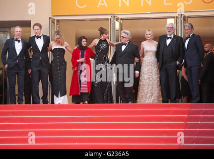 Cannes, France. 22 mai, 2016. Les membres du jury sur les étapes rouge à la clôture de la Palme d'Or, cérémonie de remise des prix de la 69e Festival de Cannes, dimanche 22 mai 2016, Cannes, France. Credit : Doreen Kennedy/Alamy Live News Banque D'Images