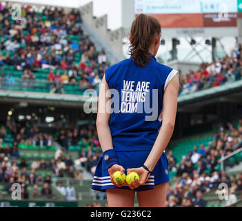 Paris, France, 23 juin, 2016, Tennis, Roland Garros, Ballgirl Photo : Henk Koster/tennisimages.com/Alamy Live News Banque D'Images