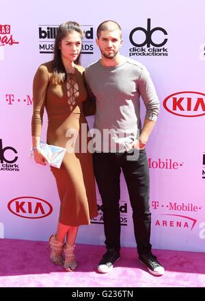 Las Vegas, NV, USA. 22 mai, 2016. Kelly Thiebaud, Bryan Craig aux arrivées pour 2016 Billboard Music Awards - Arrivals 2, T-Mobile Arena, Las Vegas, NV le 22 mai 2016. © James Atoa/Everett Collection/Alamy Live News Banque D'Images