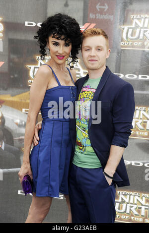 La ville de New York. 22 mai, 2016. Layla Alizada et Noel Fisher assister à la 'Teenage Mutant Ninja Turtles : De l'ombre' en première mondiale au Madison Square Garden le 22 mai 2016 dans la ville de New York. | Verwendung weltweit © dpa/Alamy Live News Banque D'Images