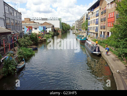 Regents Canal passe sous Kingsland Road, West Bay, East London Banque D'Images