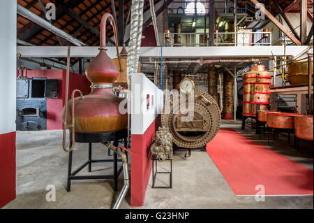 La technologie traditionnelle fabrique de rhum à Porto da Cruz, l'île de Madère. Banque D'Images