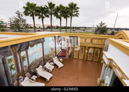 Vue vers l'autoroute 4 à l'intérieur de la Terre Sainte Chrétienne de l'expérience du parc à thème à Orlando, Floride. Banque D'Images