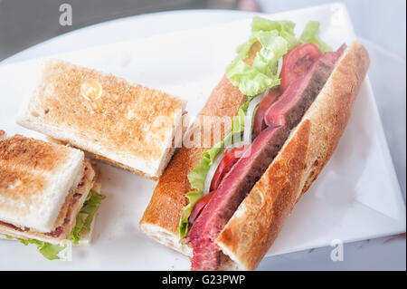 Club sandwich sandwich steak de boeuf et Banque D'Images