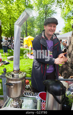 Helsinki, Finlande - 21 mai 2016 : Journée d'Helsinki 2016 Restaurant. C'est traditionnel carnaval de rue de la nourriture. Les participants s'inscrire Banque D'Images