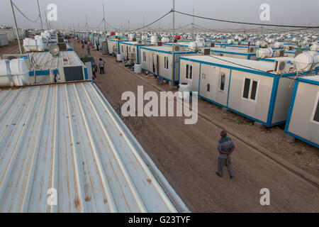 Maisons conteneurs des Iraquiens déplacés dans le camp de réfugiés de Anwald, le nord de l'Iraq Banque D'Images