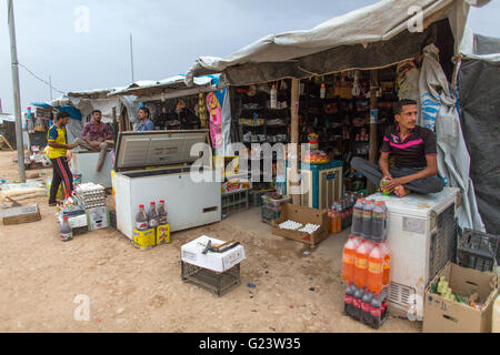 Shop dans Anwald camp de réfugiés, le nord de l'Irak où 8000 Irakiens ont trouvé refuge. Banque D'Images