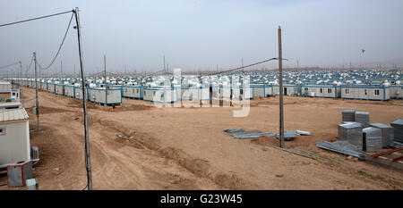 Maisons conteneurs des Iraquiens déplacés dans le camp de réfugiés de Anwald, le nord de l'Iraq Banque D'Images