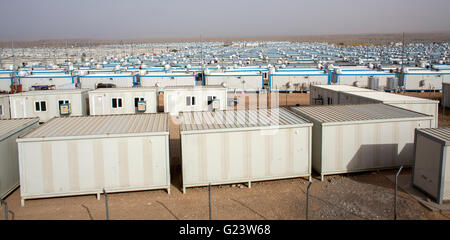 Maisons conteneurs des Iraquiens déplacés dans le camp de réfugiés de Anwald, le nord de l'Iraq Banque D'Images