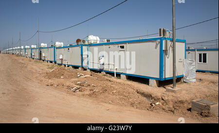 Maisons conteneurs des Iraquiens déplacés dans le camp de réfugiés de Anwald, le nord de l'Iraq Banque D'Images